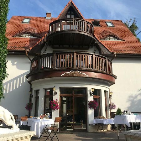 Dworek Oliwski Bed & Breakfast Гданск Екстериор снимка