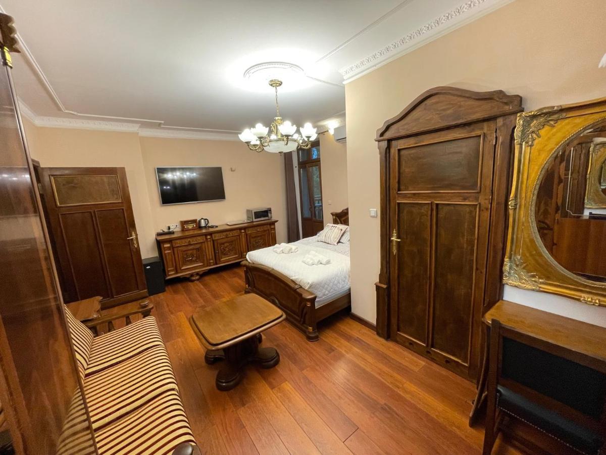 Dworek Oliwski Bed & Breakfast Гданск Екстериор снимка