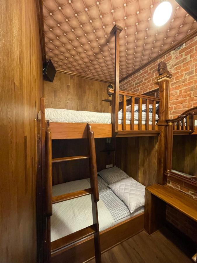 Dworek Oliwski Bed & Breakfast Гданск Екстериор снимка
