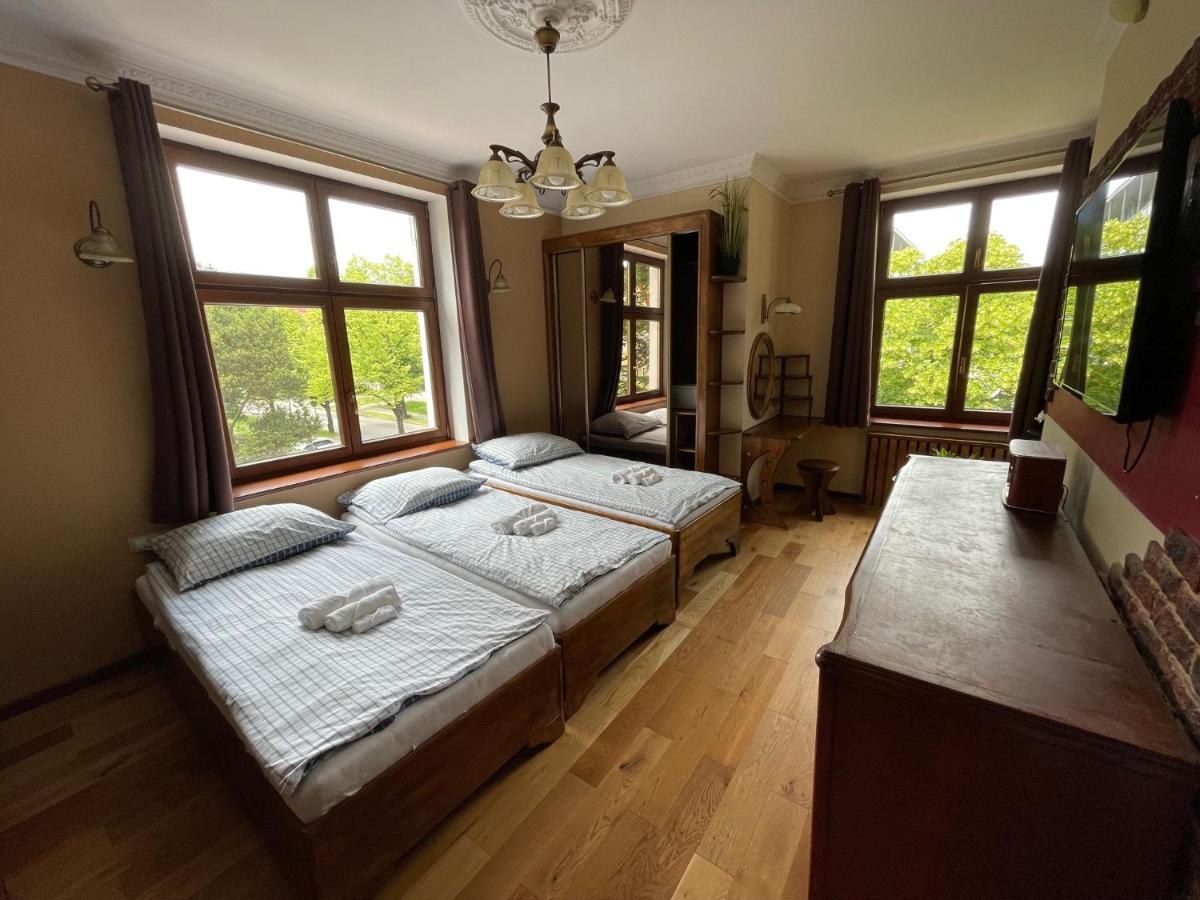 Dworek Oliwski Bed & Breakfast Гданск Екстериор снимка