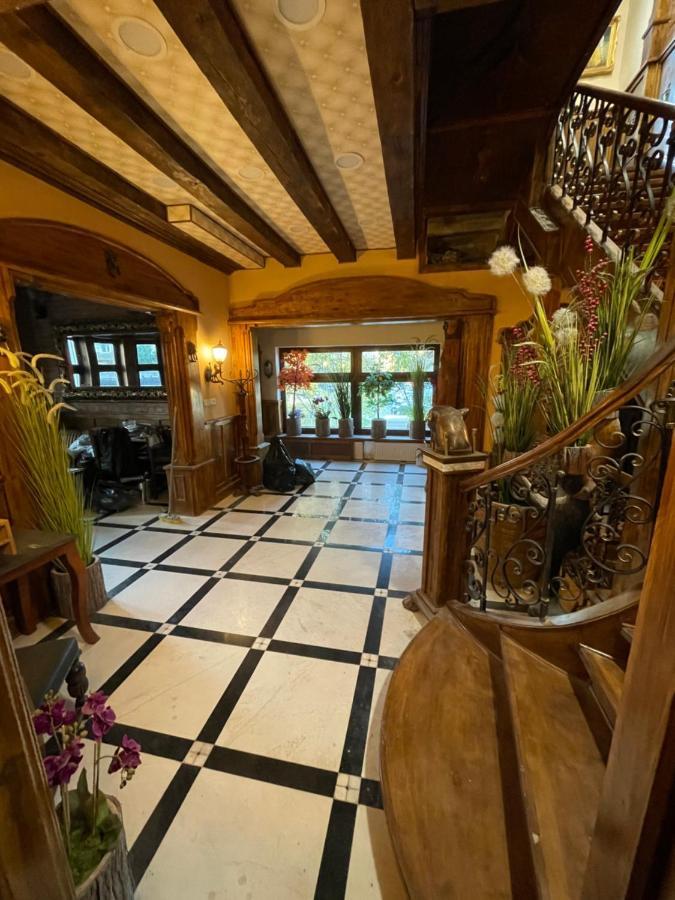 Dworek Oliwski Bed & Breakfast Гданск Екстериор снимка