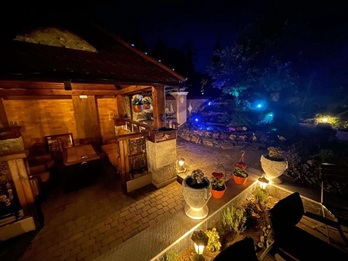 Dworek Oliwski Bed & Breakfast Гданск Екстериор снимка
