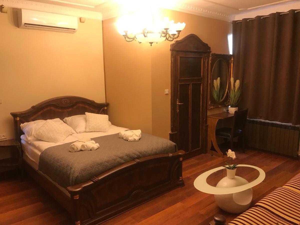 Dworek Oliwski Bed & Breakfast Гданск Екстериор снимка