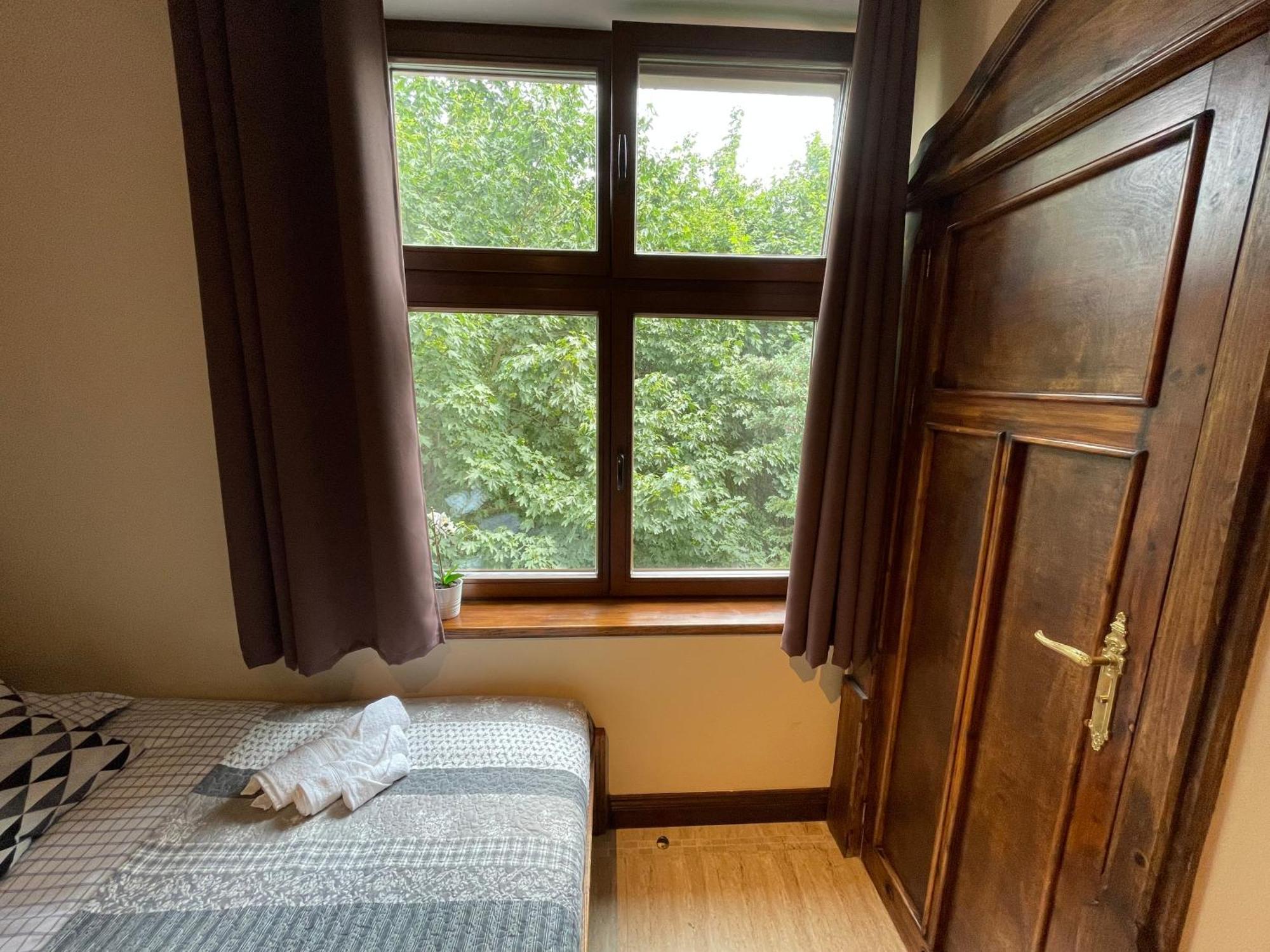 Dworek Oliwski Bed & Breakfast Гданск Екстериор снимка