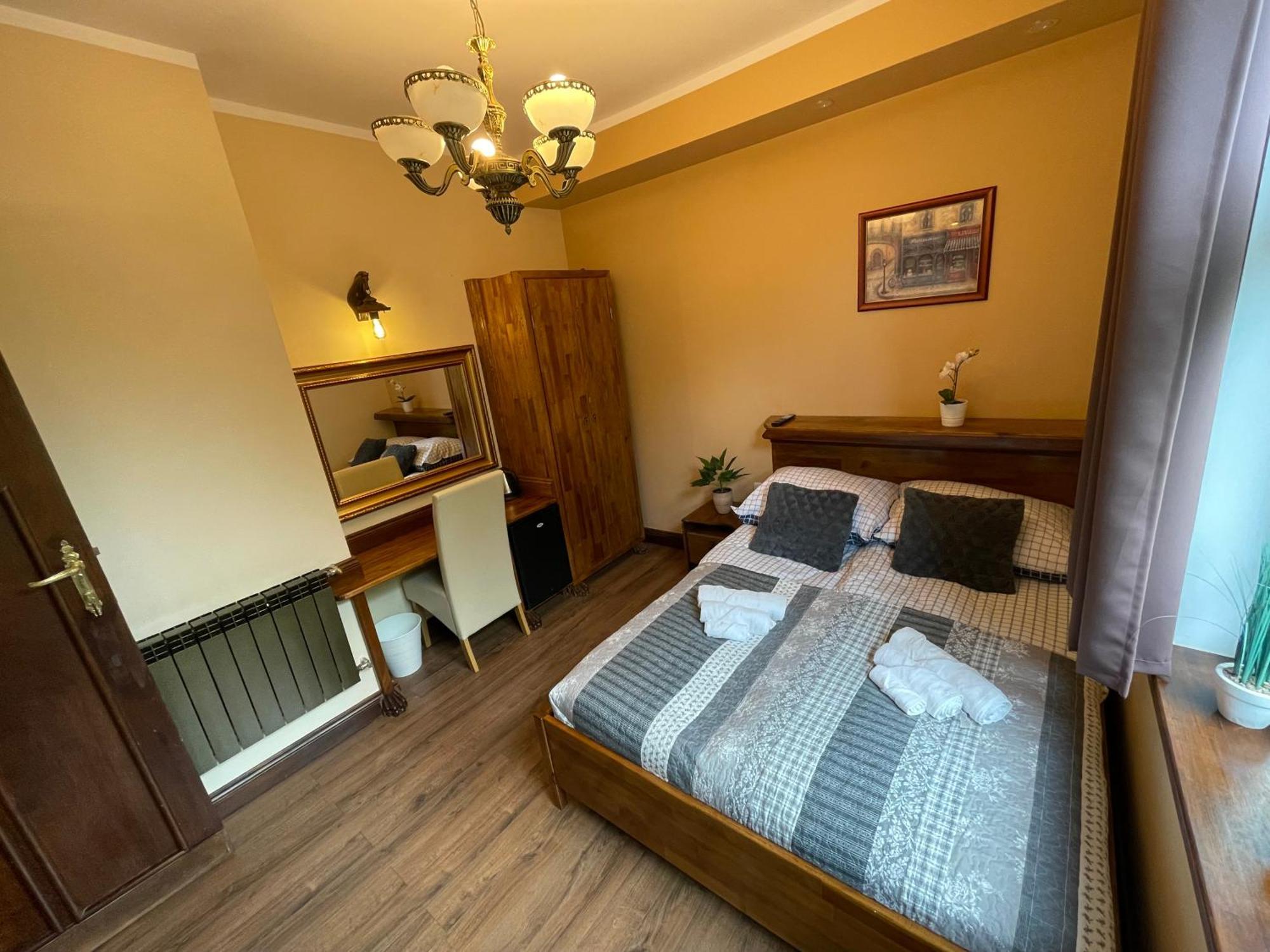Dworek Oliwski Bed & Breakfast Гданск Екстериор снимка