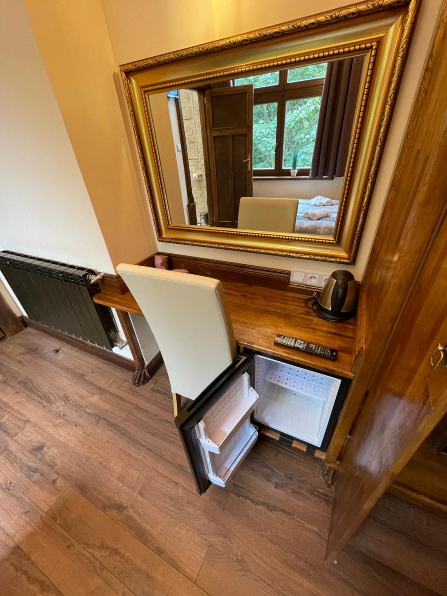 Dworek Oliwski Bed & Breakfast Гданск Екстериор снимка