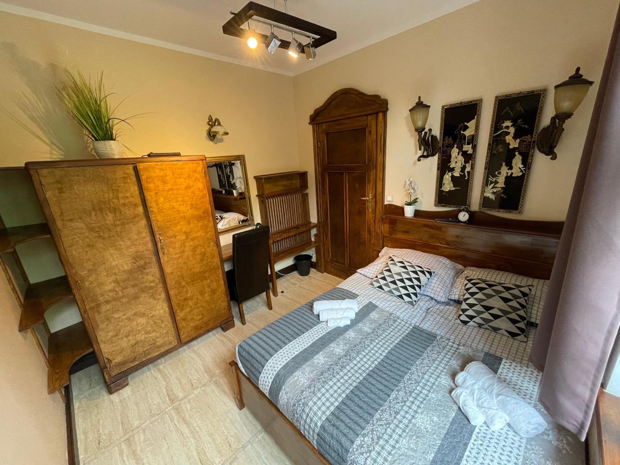 Dworek Oliwski Bed & Breakfast Гданск Екстериор снимка
