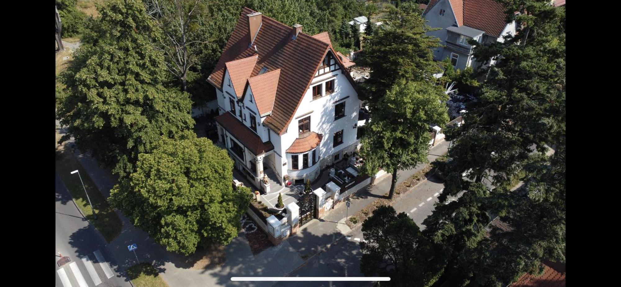 Dworek Oliwski Bed & Breakfast Гданск Екстериор снимка