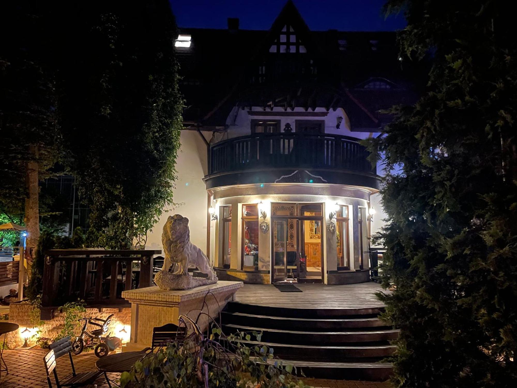 Dworek Oliwski Bed & Breakfast Гданск Екстериор снимка