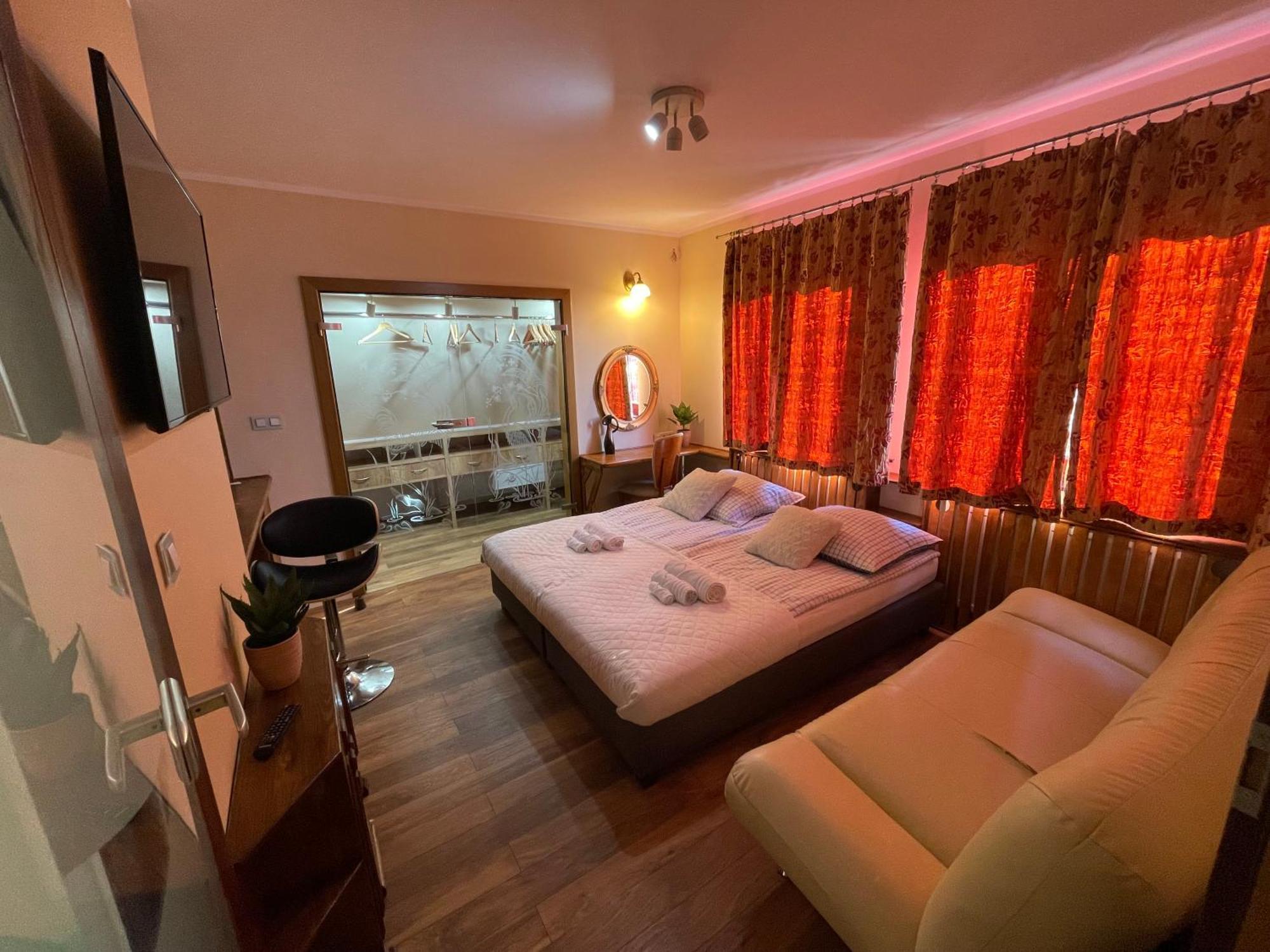 Dworek Oliwski Bed & Breakfast Гданск Екстериор снимка