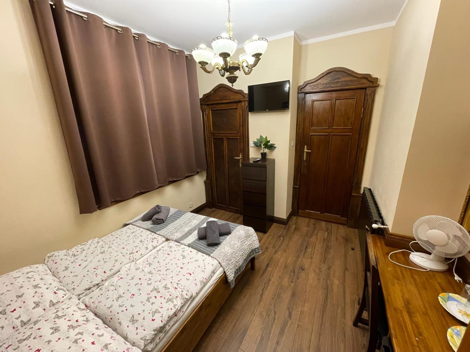 Dworek Oliwski Bed & Breakfast Гданск Екстериор снимка