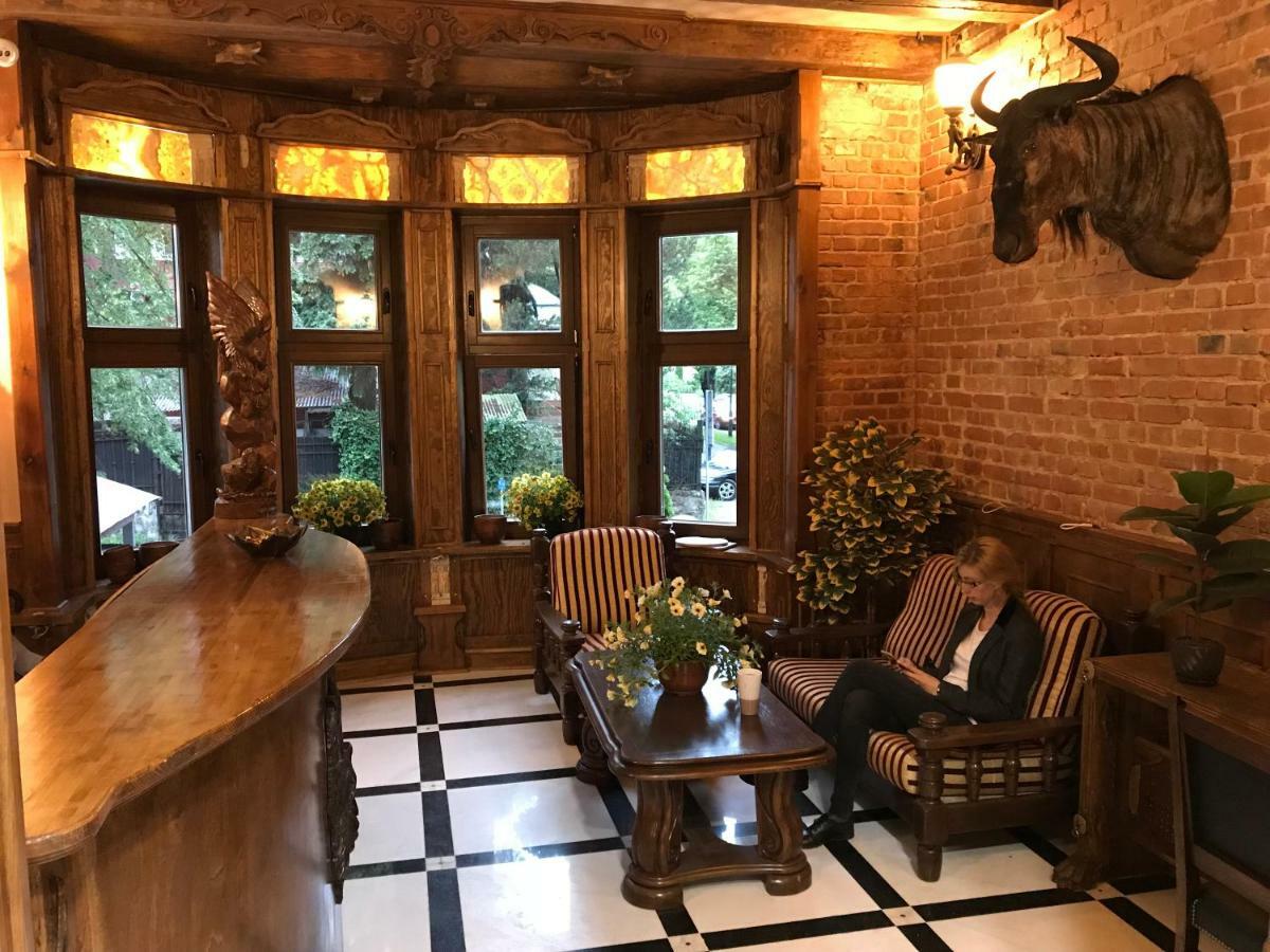 Dworek Oliwski Bed & Breakfast Гданск Екстериор снимка